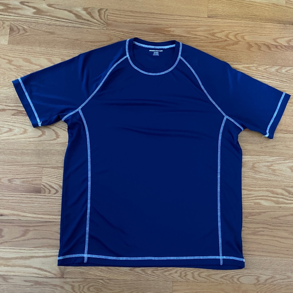 Amazon Essentials Men's Short-Sleeve Quick-Dry UPF 50 Swim Tee (XL)